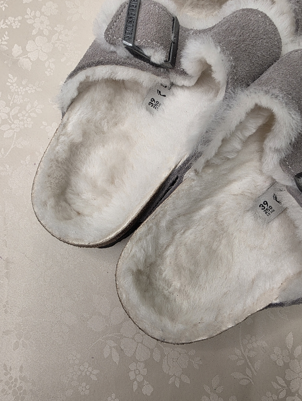Birkenstock Arizona Shearling Suede Sandals Stone Coin Gray 39 L8 M6 - Picture 6 of 7